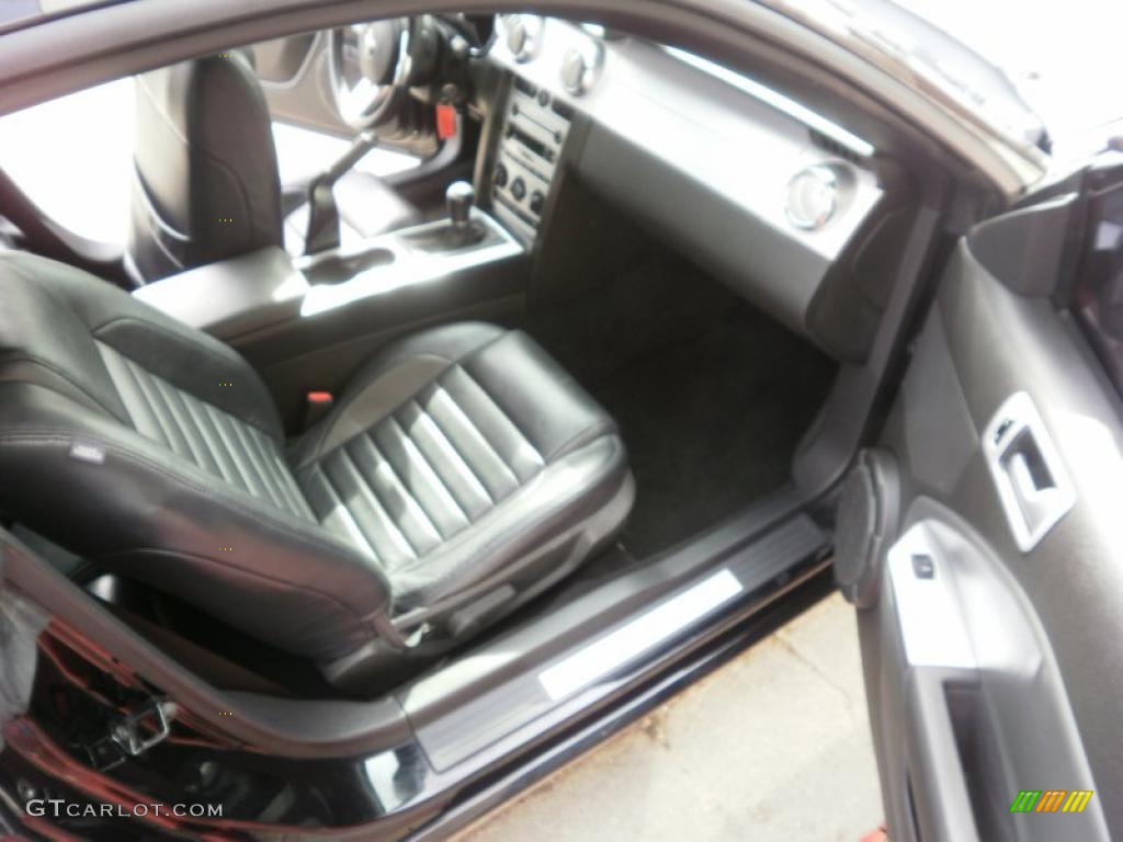 2005 Mustang GT Premium Coupe - Black / Dark Charcoal photo #27