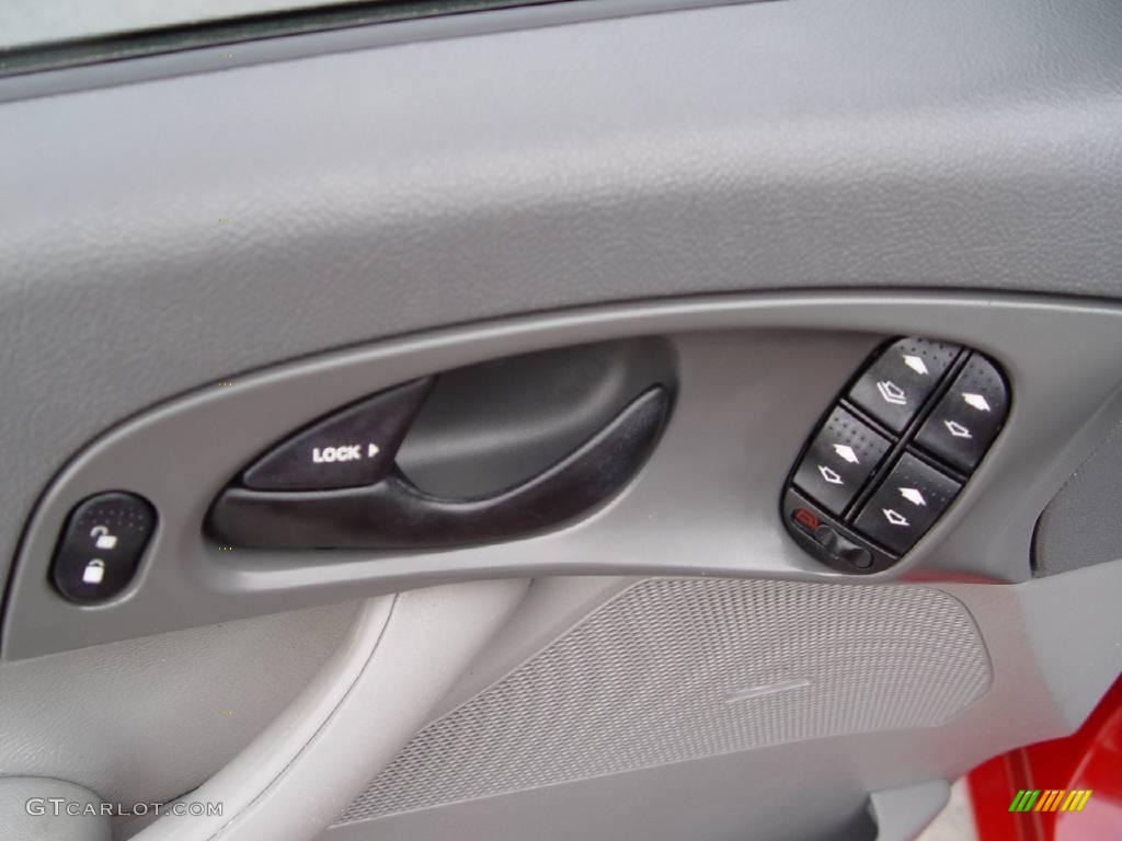 2005 Focus ZX4 SE Sedan - Infra-Red / Dark Flint/Light Flint photo #5