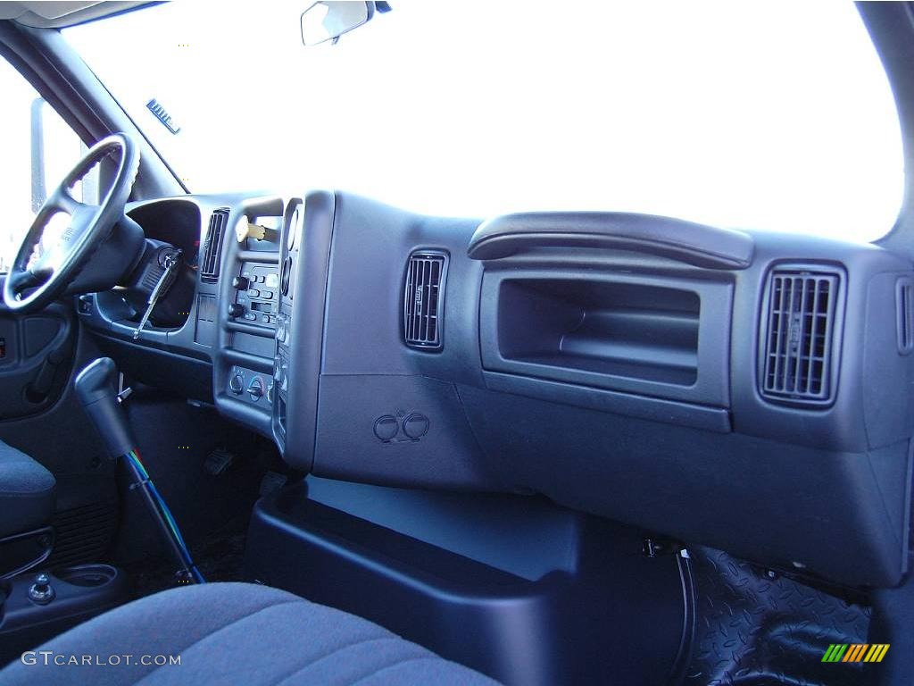 2009 C Series Topkick C7500 Regular Cab Chassis - Summit White / Dark Pewter photo #18