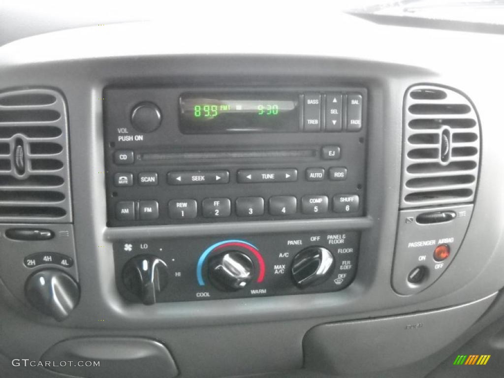 2001 F150 XLT SuperCab 4x4 - Bright Red / Dark Graphite photo #19