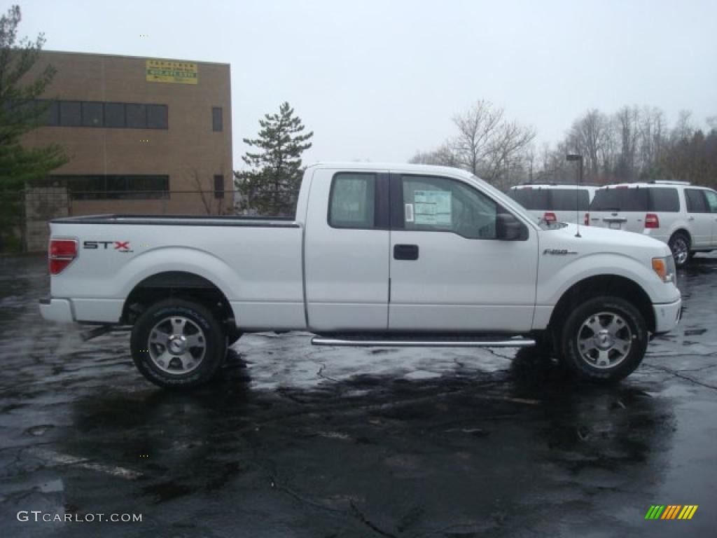 2010 F150 STX SuperCab 4x4 - Oxford White / Medium Stone photo #2