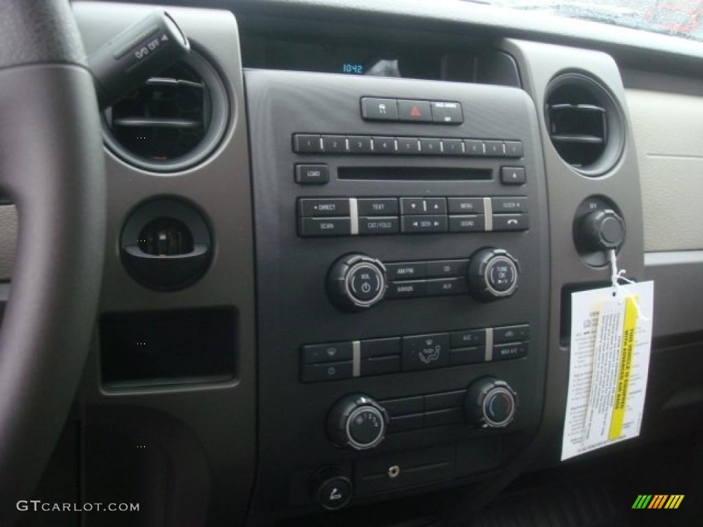 2010 F150 STX SuperCab 4x4 - Oxford White / Medium Stone photo #9