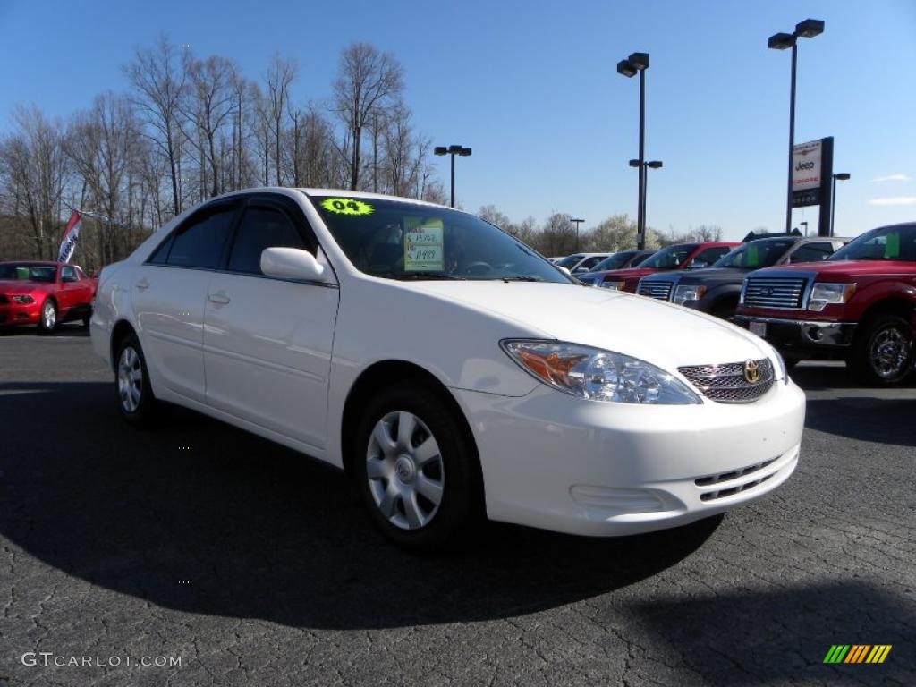 2004 Camry LE - Super White / Taupe photo #1