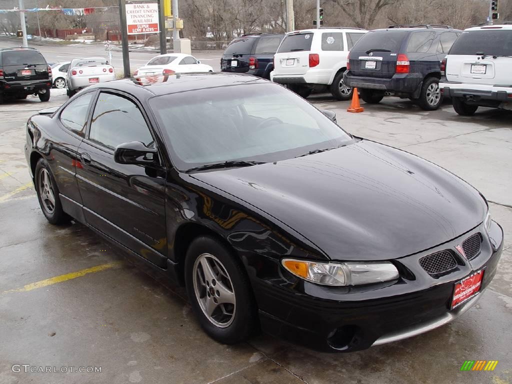 2002 Grand Prix GT Coupe - Black / Graphite photo #2