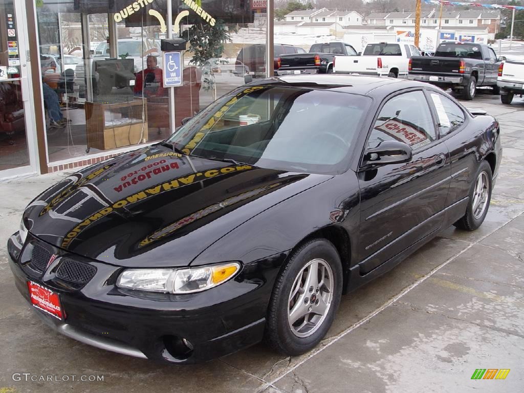 2002 Grand Prix GT Coupe - Black / Graphite photo #3