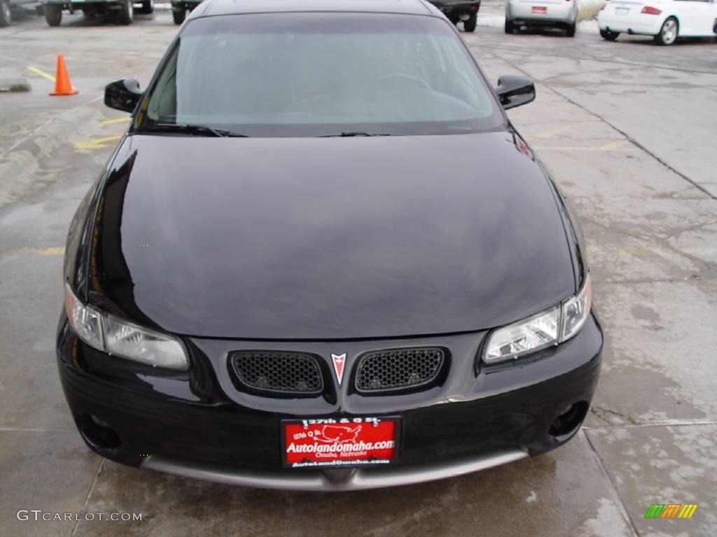 2002 Grand Prix GT Coupe - Black / Graphite photo #16