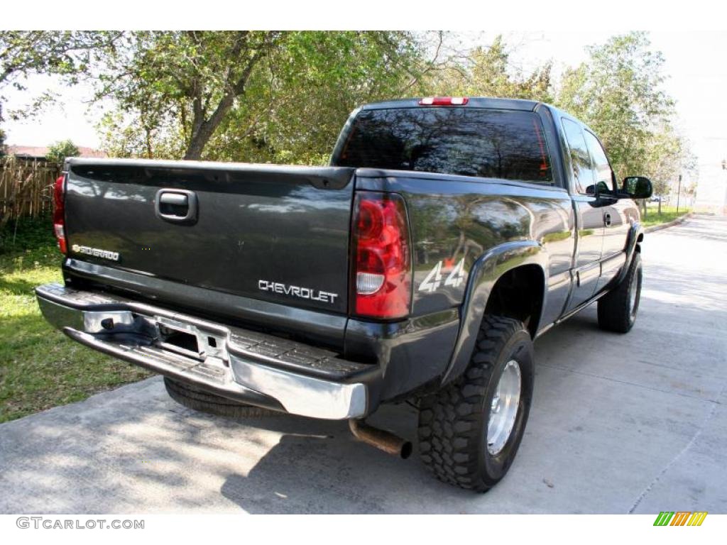 2005 Silverado 1500 LS Extended Cab 4x4 - Dark Gray Metallic / Medium Gray photo #22