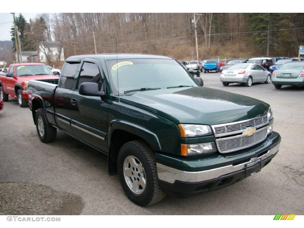 2006 Silverado 1500 LT Extended Cab 4x4 - Dark Green Metallic / Medium Gray photo #16