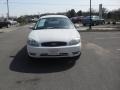 Vibrant White - Taurus SE Sedan Photo No. 3