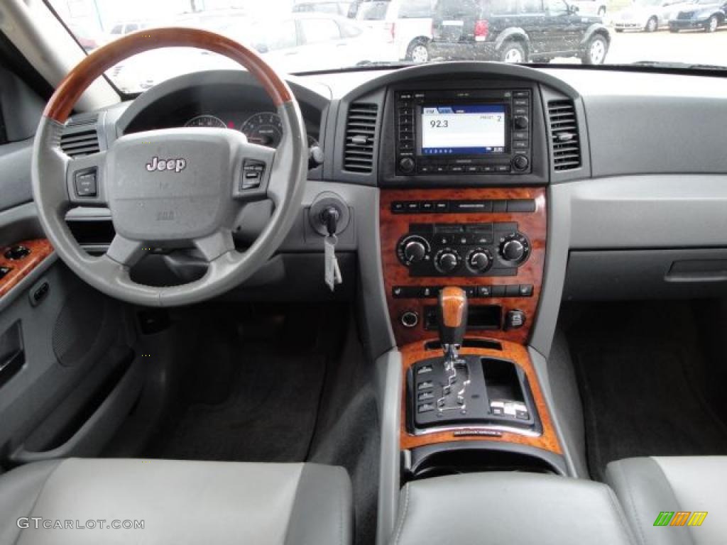 2006 Grand Cherokee Overland 4x4 - Black / Medium Slate Gray photo #17