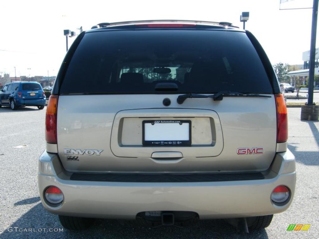 2004 Envoy SLT - Sand Beige Metallic / Light Tan photo #4