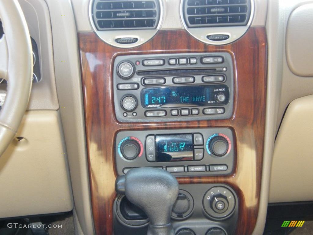 2004 Envoy SLT - Sand Beige Metallic / Light Tan photo #21