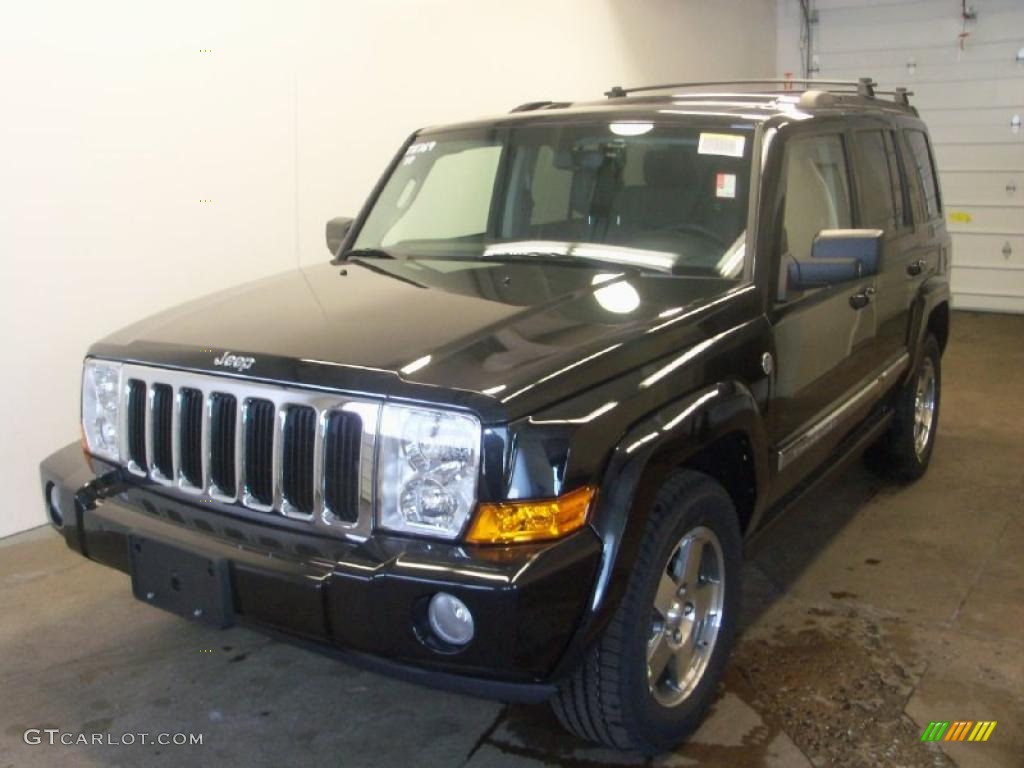 Brilliant Black Crystal Pearl Jeep Commander