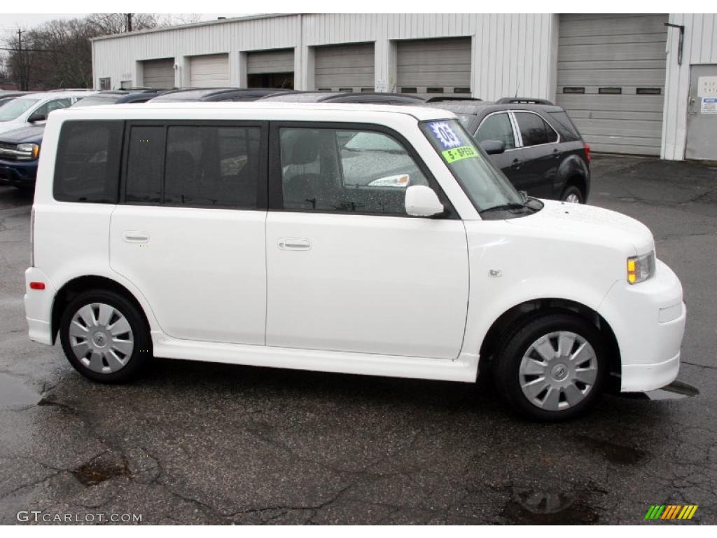 2006 xB  - Polar White / Dark Charcoal photo #4