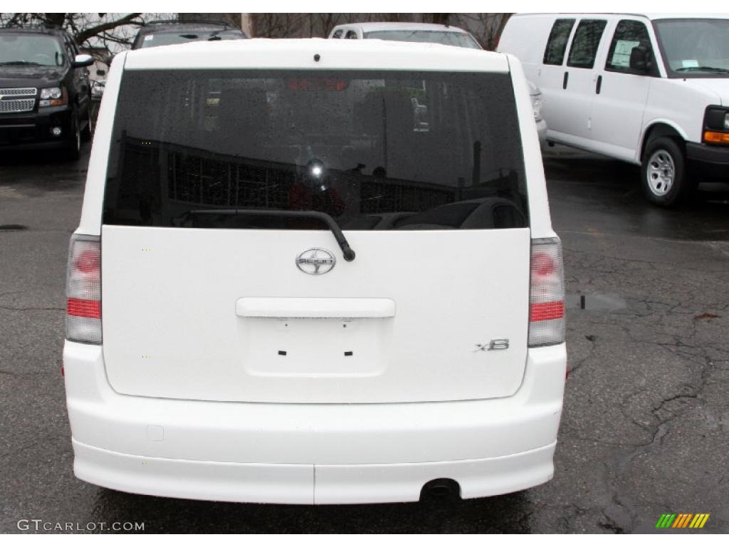 2006 xB  - Polar White / Dark Charcoal photo #5
