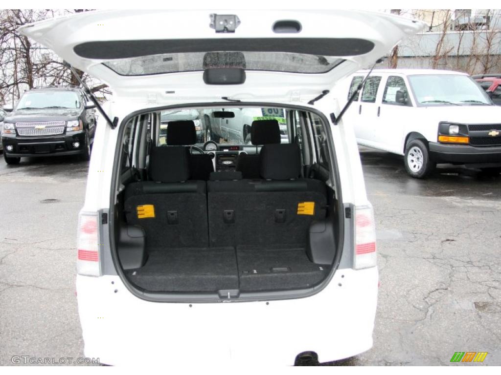 2006 xB  - Polar White / Dark Charcoal photo #6