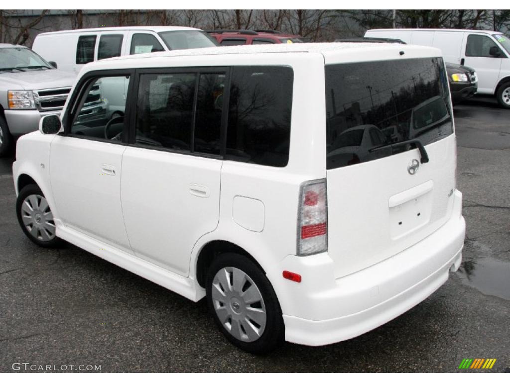 2006 xB  - Polar White / Dark Charcoal photo #7