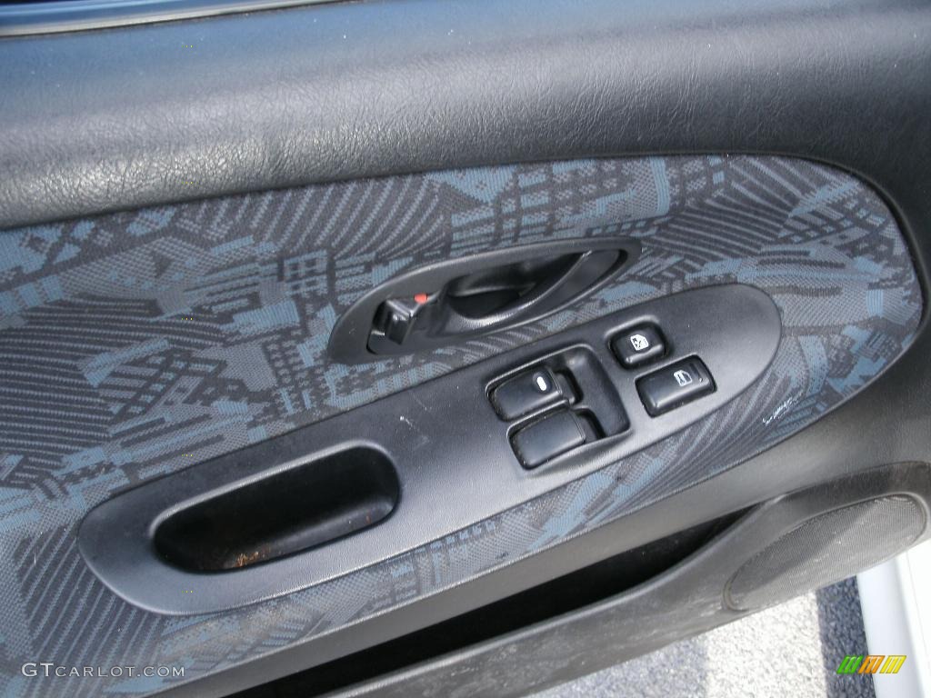 2002 Mirage LS Coupe - Munich Silver Metallic / Black photo #10