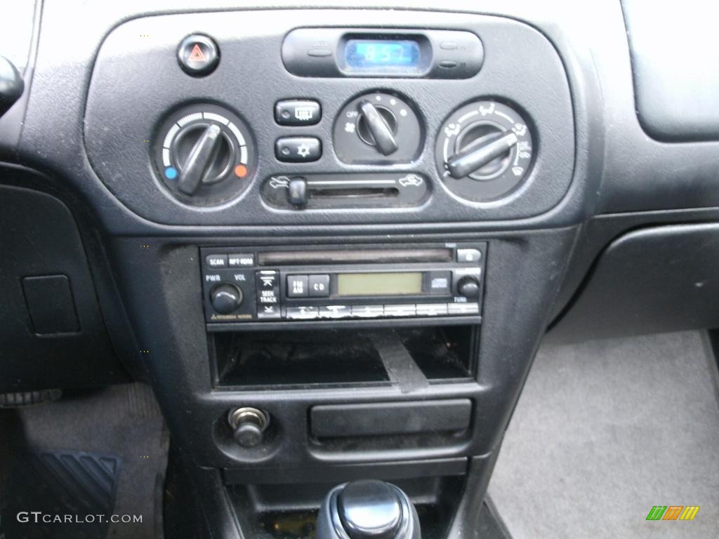 2002 Mirage LS Coupe - Munich Silver Metallic / Black photo #13