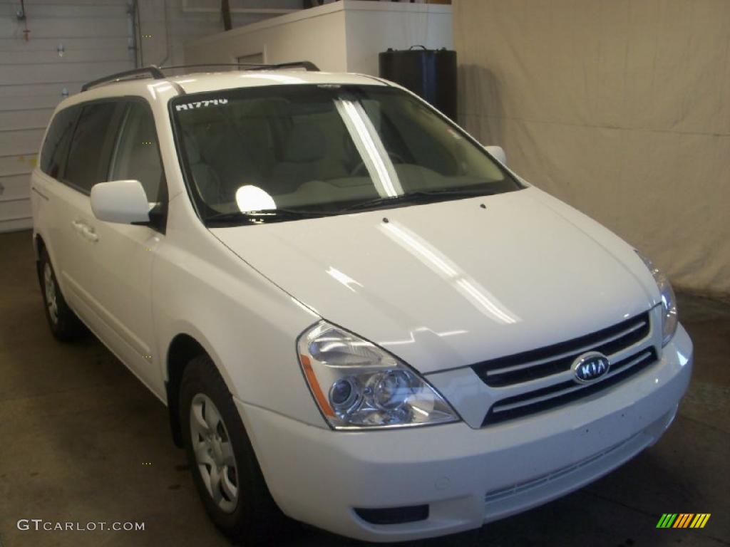 2006 Sedona LX - White / Beige photo #9