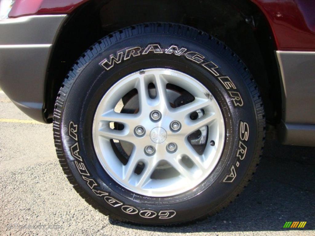 2003 Grand Cherokee Laredo 4x4 - Dark Garnet Red Pearl / Taupe photo #23