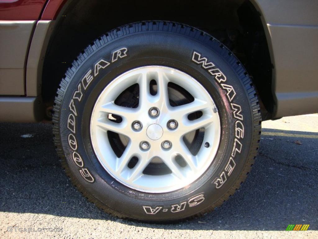 2003 Grand Cherokee Laredo 4x4 - Dark Garnet Red Pearl / Taupe photo #24