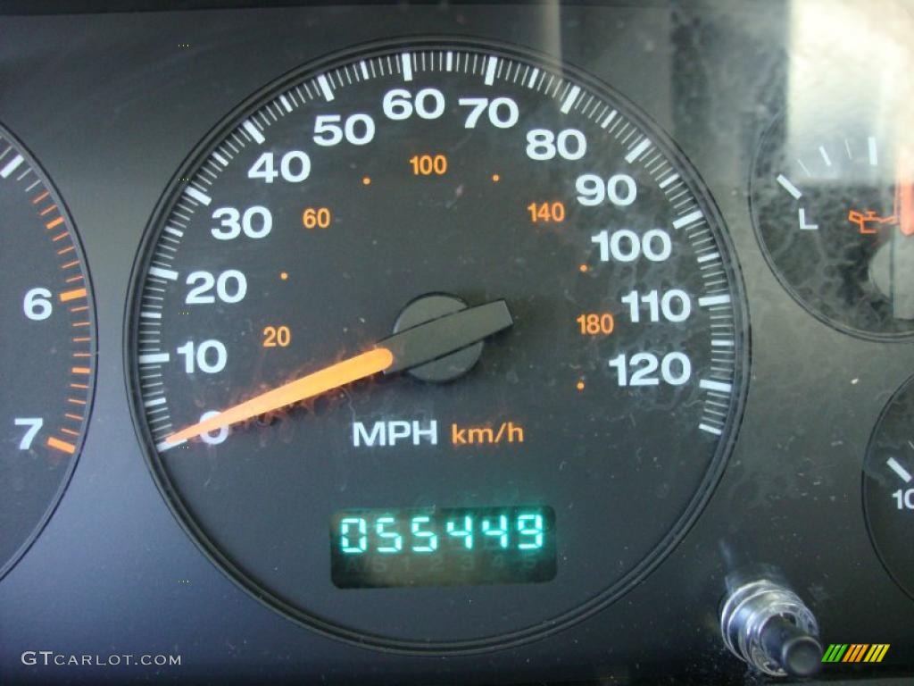 2003 Grand Cherokee Laredo 4x4 - Dark Garnet Red Pearl / Taupe photo #37