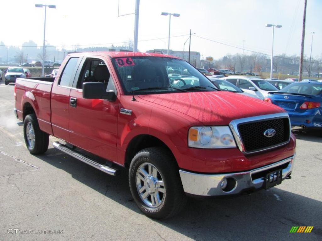 2006 F150 XLT SuperCab 4x4 - Bright Red / Medium/Dark Flint photo #9