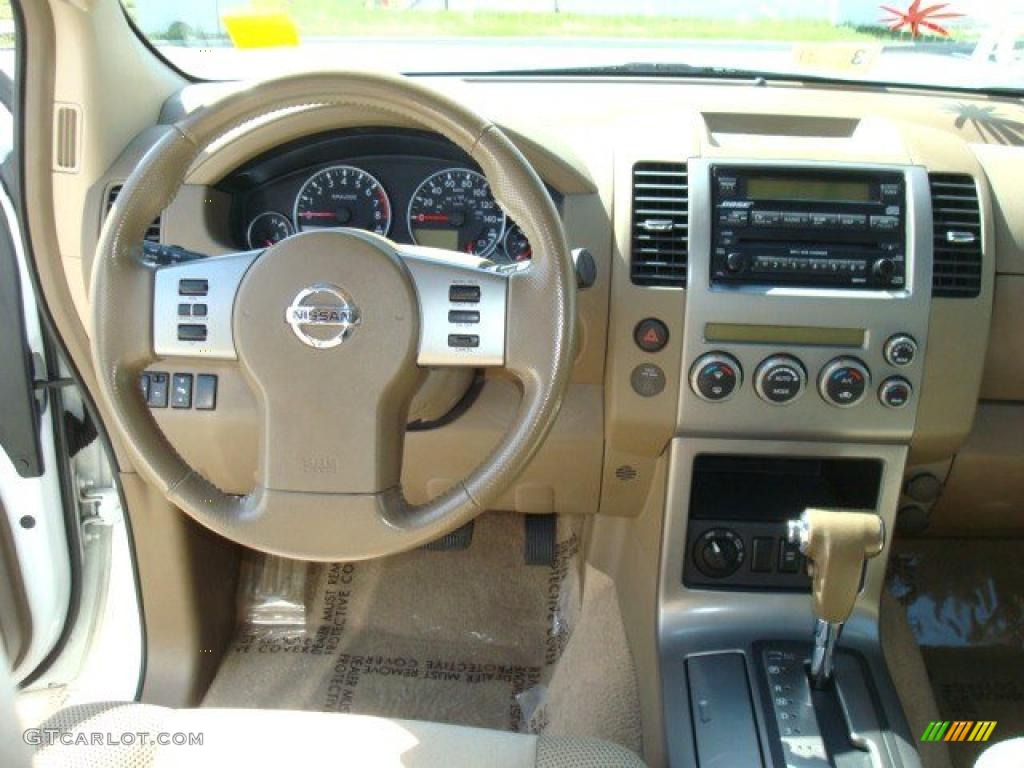 2006 Pathfinder SE 4x4 - Avalanche White / Desert photo #16