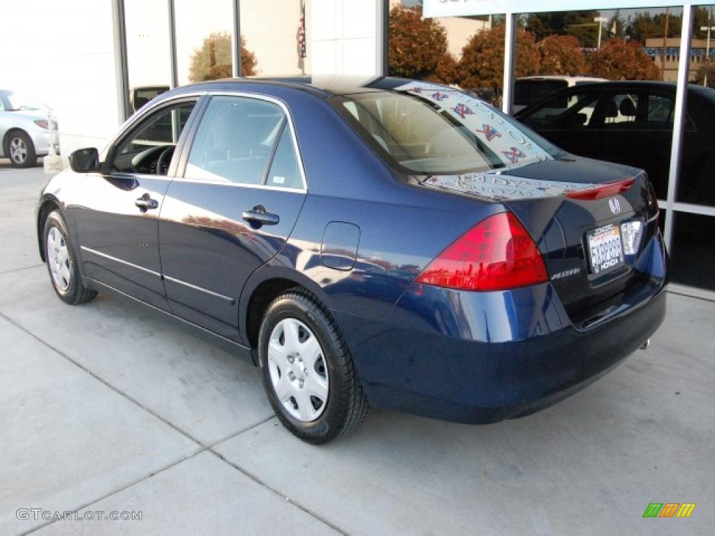 2007 Accord LX Sedan - Royal Blue Pearl / Gray photo #5
