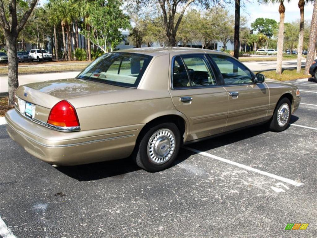 1999 Crown Victoria  - Harvest Gold Metallic / Medium Parchment photo #3