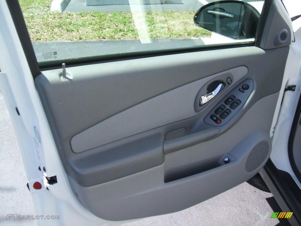 2005 Malibu Sedan - White / Gray photo #8