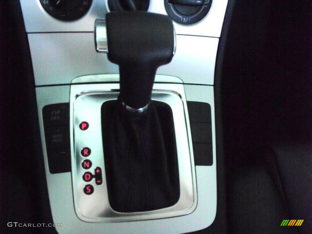 2009 Passat Komfort Sedan - Candy White / Deep Black photo #32
