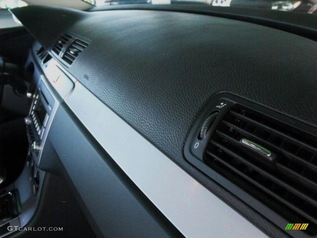 2009 Passat Komfort Sedan - Candy White / Deep Black photo #43