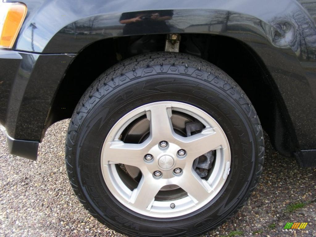 2005 Grand Cherokee Limited 4x4 - Brilliant Black Crystal Pearl / Dark Khaki/Light Graystone photo #38