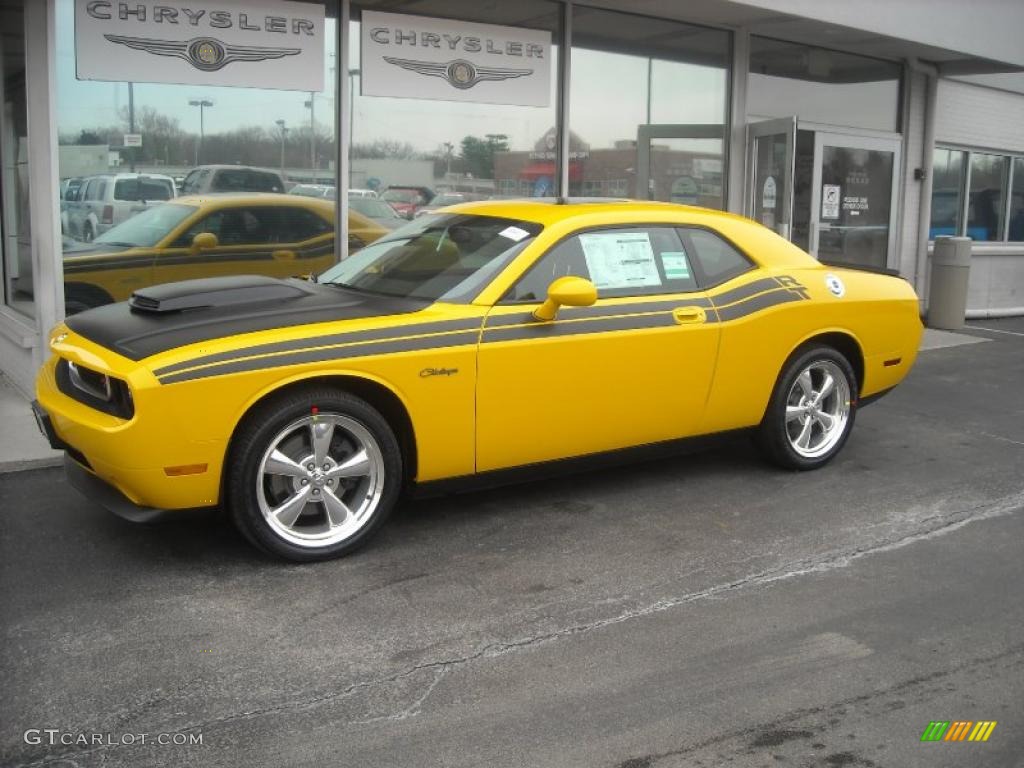 2010 Challenger R/T Classic - Detonator Yellow / Dark Slate Gray photo #1