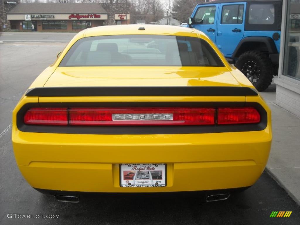 2010 Challenger R/T Classic - Detonator Yellow / Dark Slate Gray photo #6