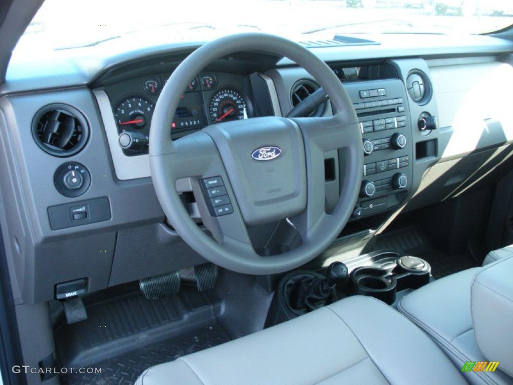 2010 F150 XL Regular Cab 4x4 - Oxford White / Medium Stone photo #6