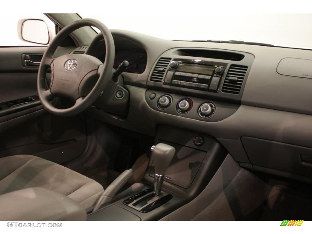 2006 Camry LE - Super White / Stone Gray photo #15