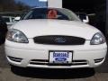 Vibrant White - Taurus SE Sedan Photo No. 2