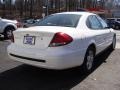 Vibrant White - Taurus SE Sedan Photo No. 4