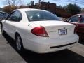 Vibrant White - Taurus SE Sedan Photo No. 6