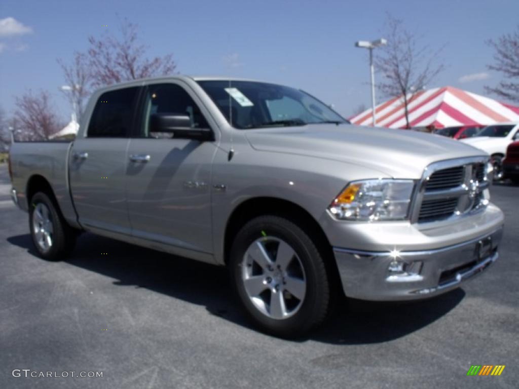 2010 Ram 1500 Big Horn Crew Cab 4x4 - Light Graystone Pearl / Dark Slate/Medium Graystone photo #4