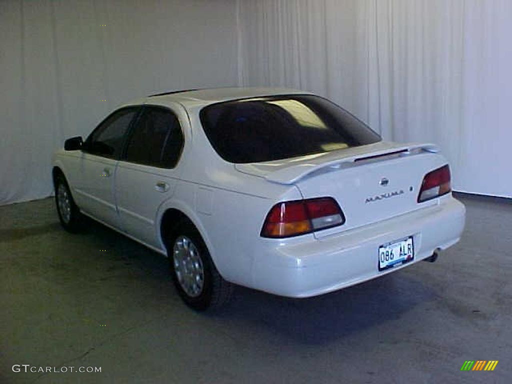 1998 Maxima  - Arctic White Pearl Metallic / Black photo #22