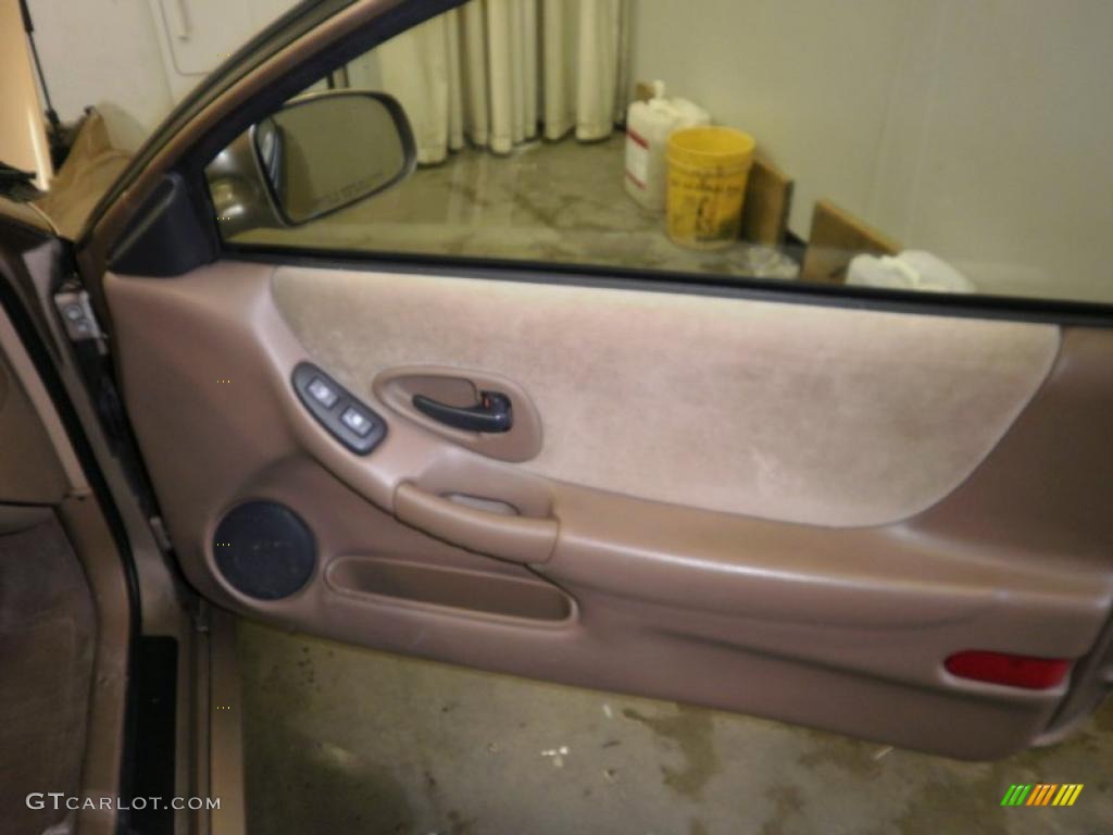 1998 Grand Prix GT Coupe - Gold Metallic / Camel photo #14
