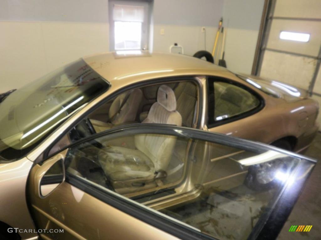 1998 Grand Prix GT Coupe - Gold Metallic / Camel photo #20