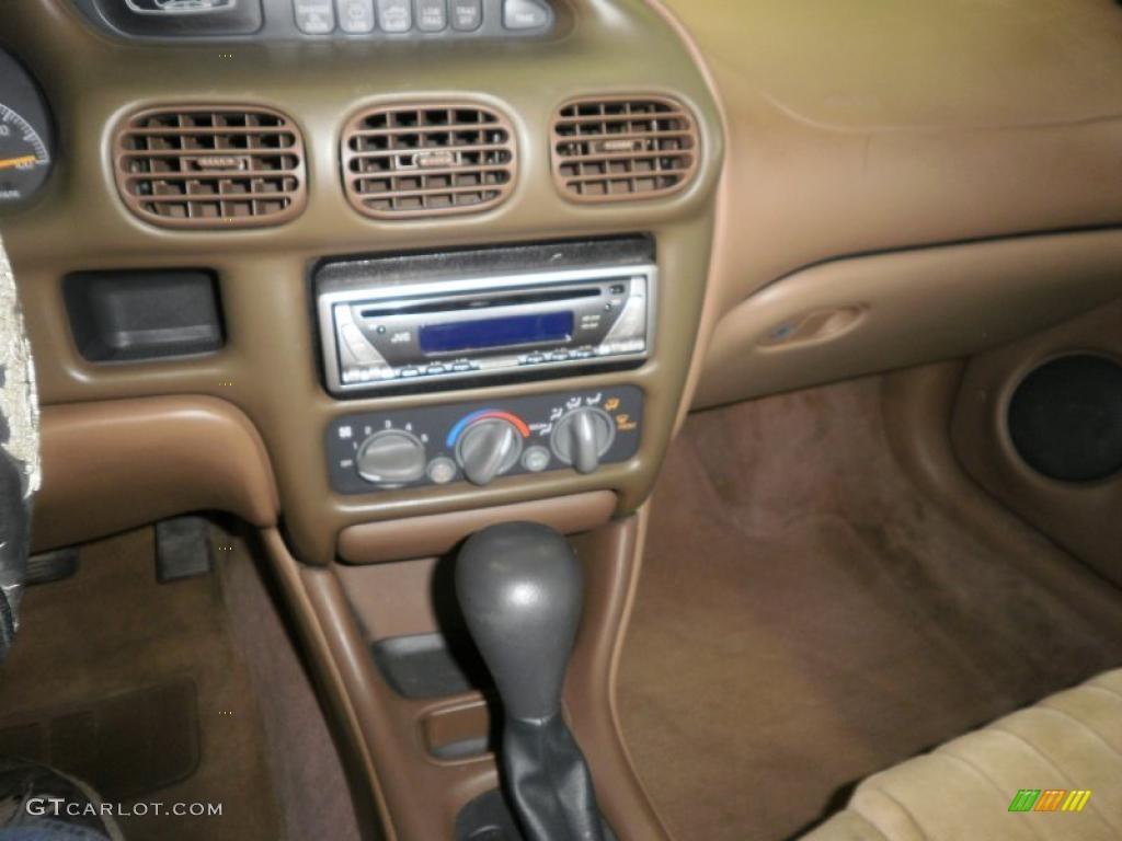 1998 Grand Prix GT Coupe - Gold Metallic / Camel photo #22