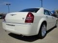 Cool Vanilla - 300 C HEMI Photo No. 3