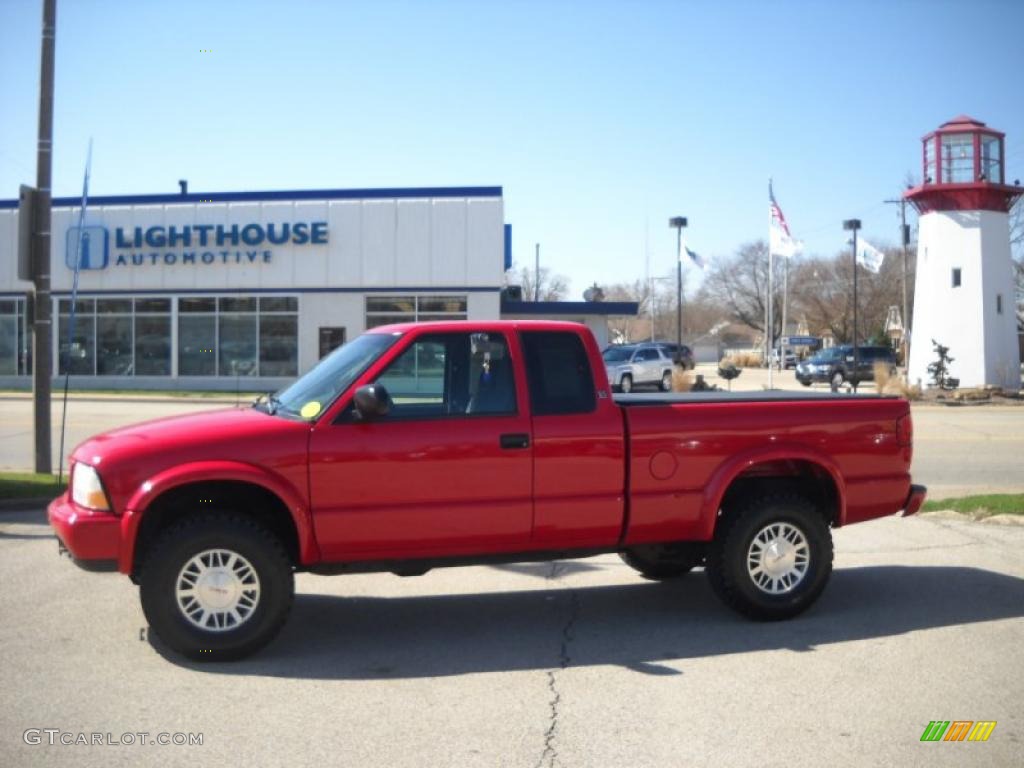 2000 Sonoma SLS Sport Extended Cab 4x4 - Fire Red / Graphite photo #2