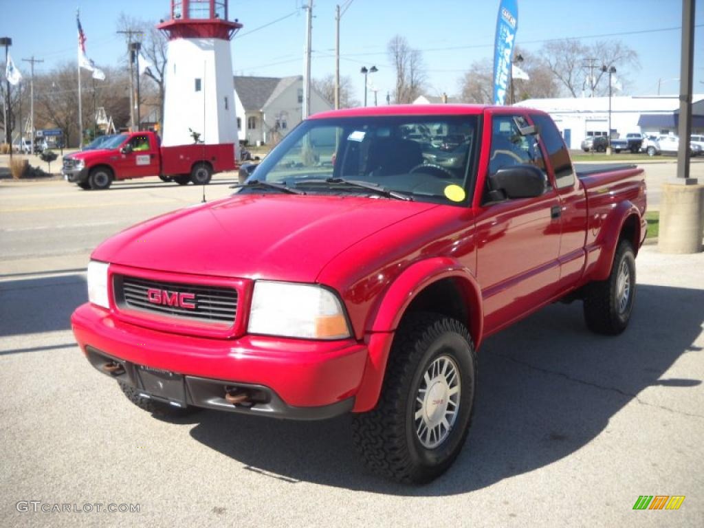 2000 Sonoma SLS Sport Extended Cab 4x4 - Fire Red / Graphite photo #3